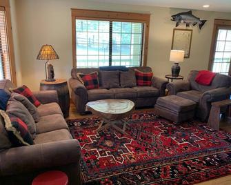 2 Secluded Houses W/4 King Beds On 3 Unique Acres - Upscale Executive Retreat - Twain Harte - Obývací pokoj