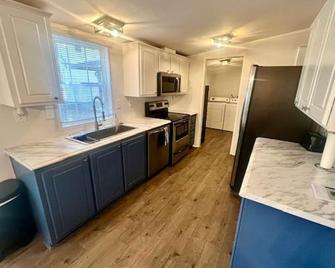 Lakeside Retreat - Quitman - Kitchen