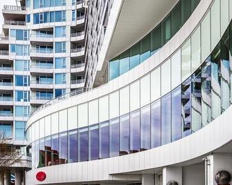 Pinnacle Hotel at the Pier - North Vancouver - Gebouw