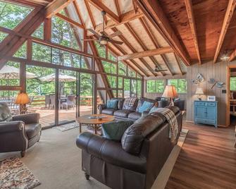 The Ridge by Innsbrook Vacations! - Wright City - Sala de estar