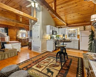 Cinnamon Valley - The Whitetail - Eureka Springs - Kitchen