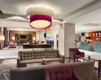 Ramada by Wyndham Pitesti - Piteşti - Lounge
