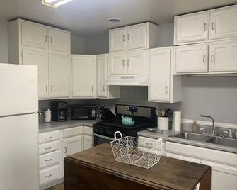 Charming Downtown Cottage - Southern Pines - Kitchen