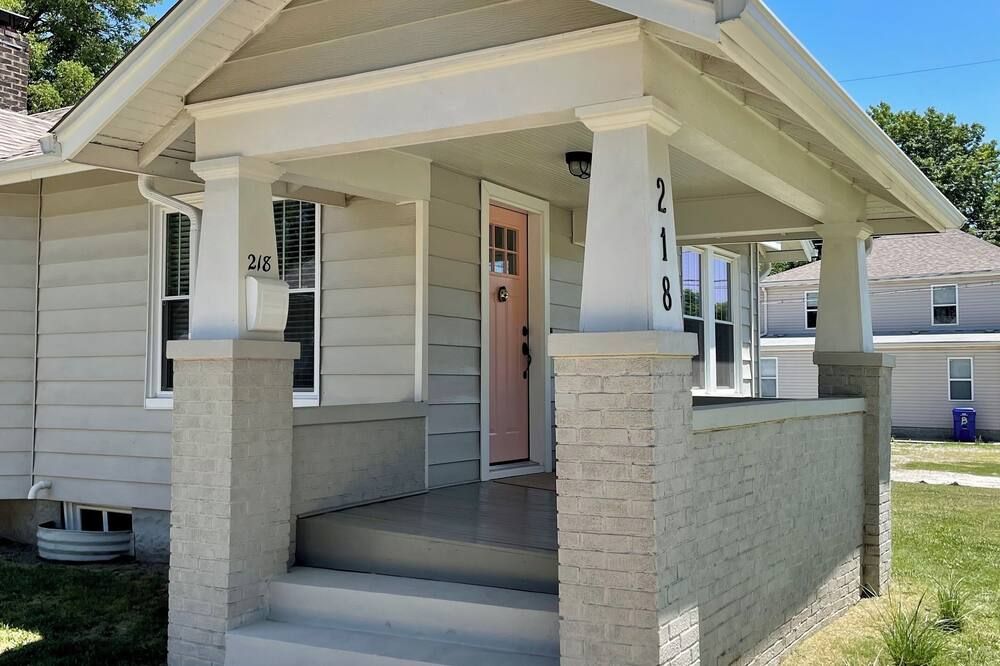 Remodeled 16th Street Bungalow - Sedalia - Gebouw