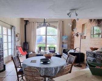 Maison de plain pied pour 4 pers piscine Lussan - Lussan - Comedor