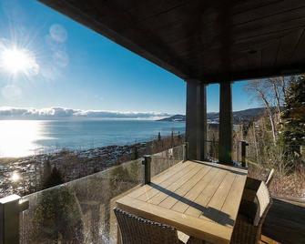 Hôtel à la maison - Villa du Grand Fleuve avec spa - Saint-Irénée - Balcón