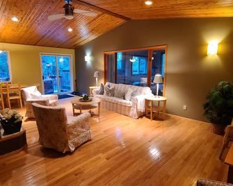 Sylvan Lake Sunbreaker Cove Elegant Retreat - Sylvan Lake