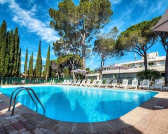 Zenitude Hôtel-Résidences La Tour de Mare - Fréjus - Pool