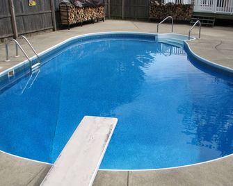 Bershire Home Rental: Enjoy Berkshire Fall Foliage - Becket - Pool