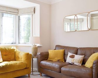 3 bedroom accommodation in Baslow - Baslow - Living room