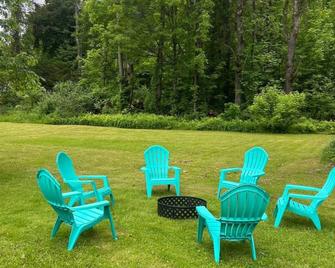 Saratoga Garden Motel - Room 1 - Saratoga Springs - Patio