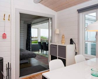 Scenic Holiday Home in Aabenraa With Patio - Åbenrå - Sala de jantar