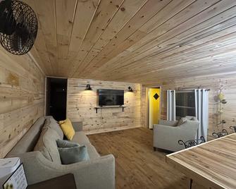 The Hive at Millwood Lake! Comfy, Cozy and Clean! - Ashdown - Sala de estar