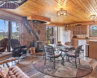 Great Location Off Hwy 385, Secluded, Close To Pactola Reservoir, Wifi - Deadwood - Jadalnia