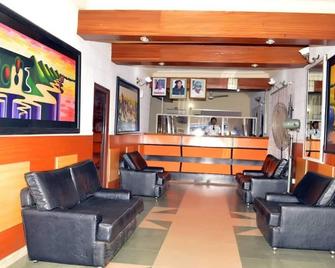 Queen's Court Hotel - Ado-Ekiti - Lobby