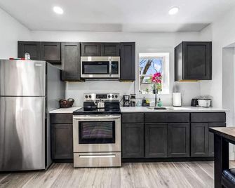 Comfy Private Parking-2bed-2min-1st flr - Philadelphia - Küche