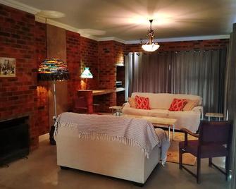 Private, Modern and Safe Family House - Johanesburgo - Sala de estar