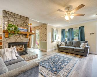 Wilmington Getaway Near Carolina Beach Boardwalk! - Wilmington - Wohnzimmer