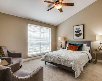 City Chic Lower Greenville Townhome - Dallas - Bedroom