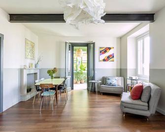 Oste al numero 22 - San Fermo della Battaglia - Sala de estar