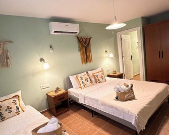 Hanole Macaron Guest House - Ayvalik - Kamar Tidur