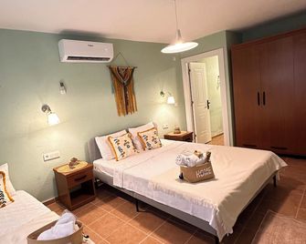 Hanole Macaron Guest House - Ayvalık - Habitación