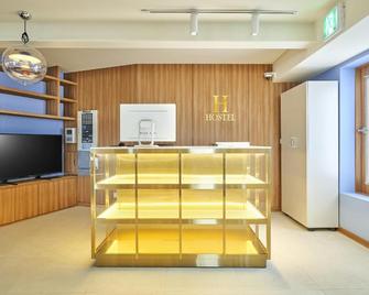 H Hostel Itaewon - Seoul - Front desk