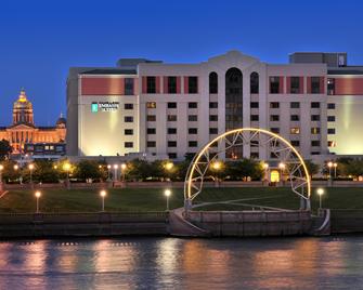 Embassy Suites Hotel Des Moines Downtown - Des Moines - Building