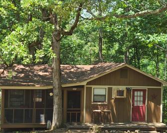 Cozy Cabin near Pickwick Lake - Savannah