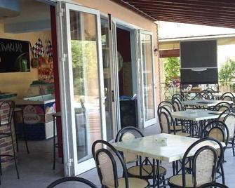 Makis louvlis apartments - Moraitika - Restaurace