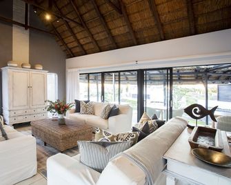Canal Guest House - Saint Francis Bay - Wohnzimmer