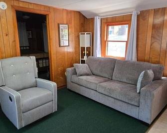 Charming Lakefront Cabin - Chetek - Sala de estar