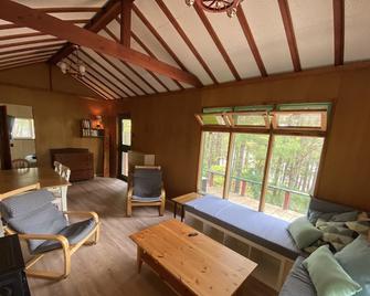 Stunning property on Go Home Lake - Mactier - Living room