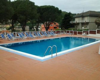 Residence I Morelli - Pietra Ligure - Piscine