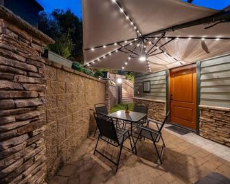 Garden Cottage | 200mbps | Sofabed | 55”tv | Patio - San Diego - Patio