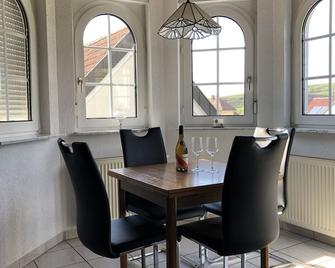 Apartment with terrace and view of the vineyards - Vogtsburg im Kaiserstuhl - Essbereich