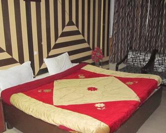 Hotel Marwari Niwas - Haridwar - Bedroom