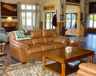 Cedar Hill Lodge - Saint Ignace - Living room