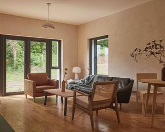 Yarn - Elmo Deluxe Suite - Ballycastle - Living room
