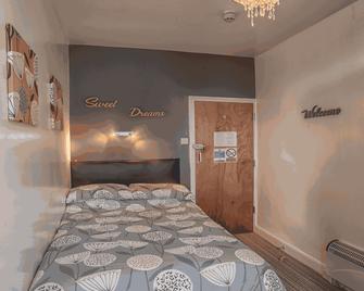 Miricia Guest House - Scarborough - Bedroom