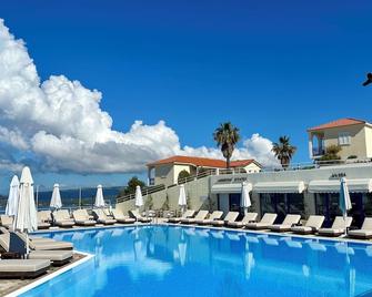 Liberatos Village - לאסי - בריכה