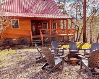 The G.O.A.T. Getaway Near Lake Ouachita and Crystals - Mount Ida - Patio