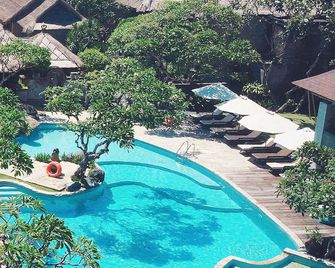 Grand Balisani Suites Hotel - North Kuta - Piscina