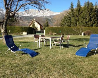 Lovely attic apartment with mountain views - Chorges - Patio
