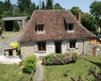 Sympathetically Renovated 19th Century Stone Farmhouse - Masseret - Edificio