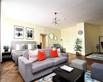Tallinn City Apartments Old Town Toompea - Tallinn - Living room
