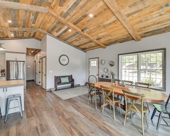 Summer Retreat on Crooked Lake Swim, Kayak and More - Averill Park - Comedor