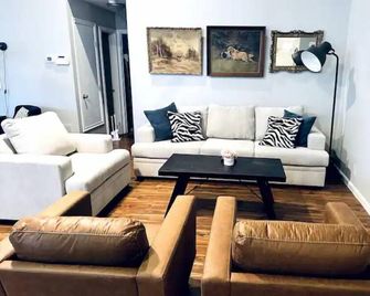 Spacious 3 Bdrm For 9 - Sa & Nb - Live Oak - Sala de estar