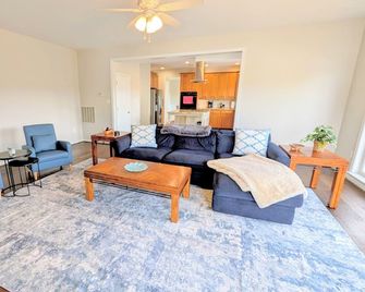 Charming 4-bedroom house in Woodstock perfect for your getaway - Woodstock - Living room