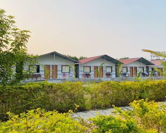 Cresta Villa Resort - Kevadia - Building